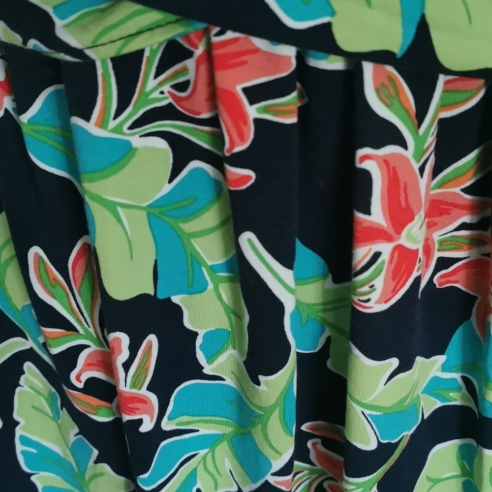 Lands' End Hawaiian floral sleeveless stretch crisscross dress. Size Medium. EUC - Picture 2 of 5